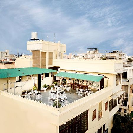 Hotel The Kesar Niwas Udaipur Exterior foto